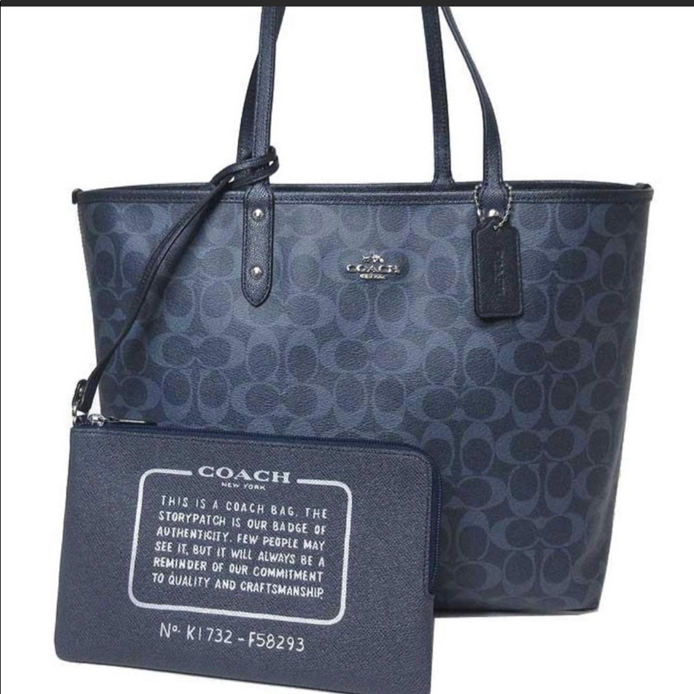 REVERSIBLE CITY TOTE MIDNIGHT BLUE CC logo
